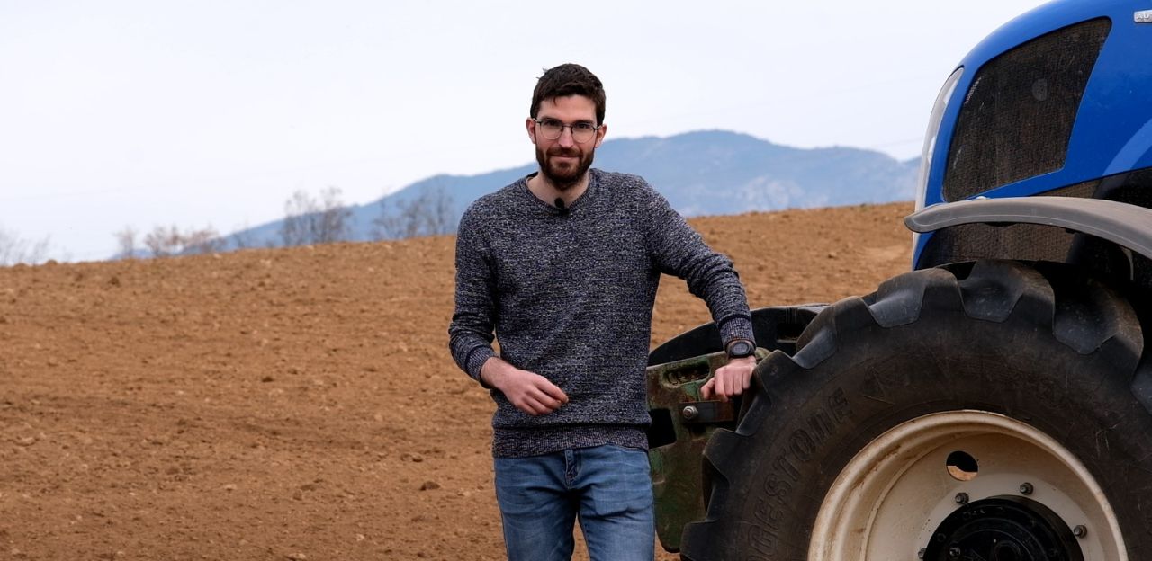 Miguel Angel Bernal Ilari és secretari executiu de la Comissió General de Pesca de la Mediterrània (CGPM) de l’Organització de les Nacions Unides per a l’Alimentació i l’Agricultura (FAO). Científic de reconegut prestigi, iniciat a l’Institut Espanyol d’Oceanografia (IEO), ha col·laborat en notòries universitats, per continuar en diferents llocs a la FAO, concretament a la Comissió General de Pesca del Mediterrani, en què ocupa el càrrec de secretari executiu des de desembre de 2022. La CGPM és una organització creada en el marc de l’ONU (FAO) el 1949, està formada per la Unió Europea i un total de 22 països de la ribera del Mediterrani i el mar Negre, i compta també amb la cooperació de sis països més interessats en el treball de la Comissió. El seu objectiu és garantir la conservació i aprofitament sostenible dels recursos marins vius i també el desenvolupament sostenible de l’aqüicultura a la zona d’aplicació.
			
			
				Entrevista